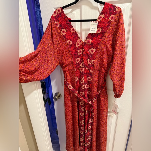 Taylor Dresses & Skirts - NWT Taylor Red/Orange/Pink Floral Dress